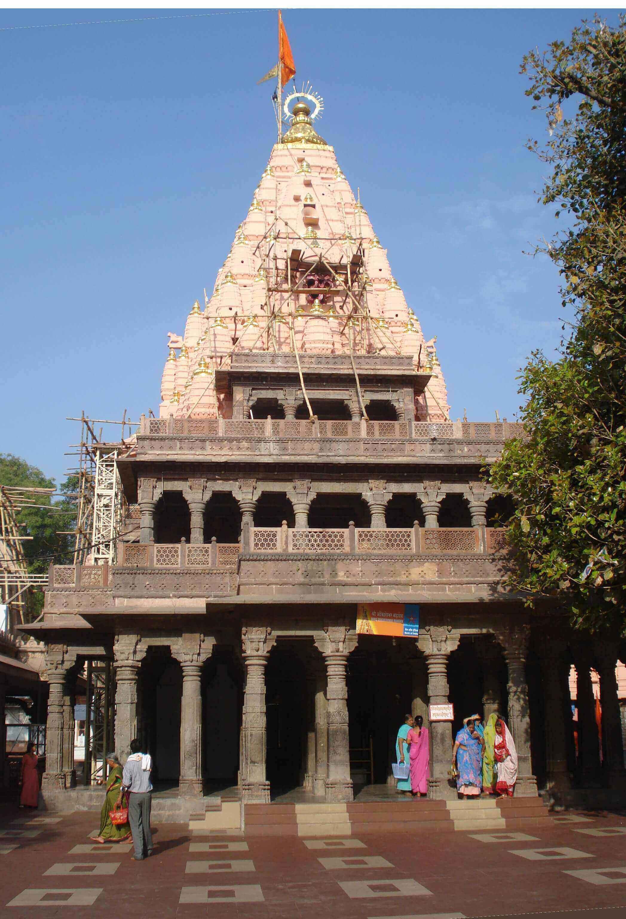 Front of Mahakaal Temple Ujjain - CC Wikimedia